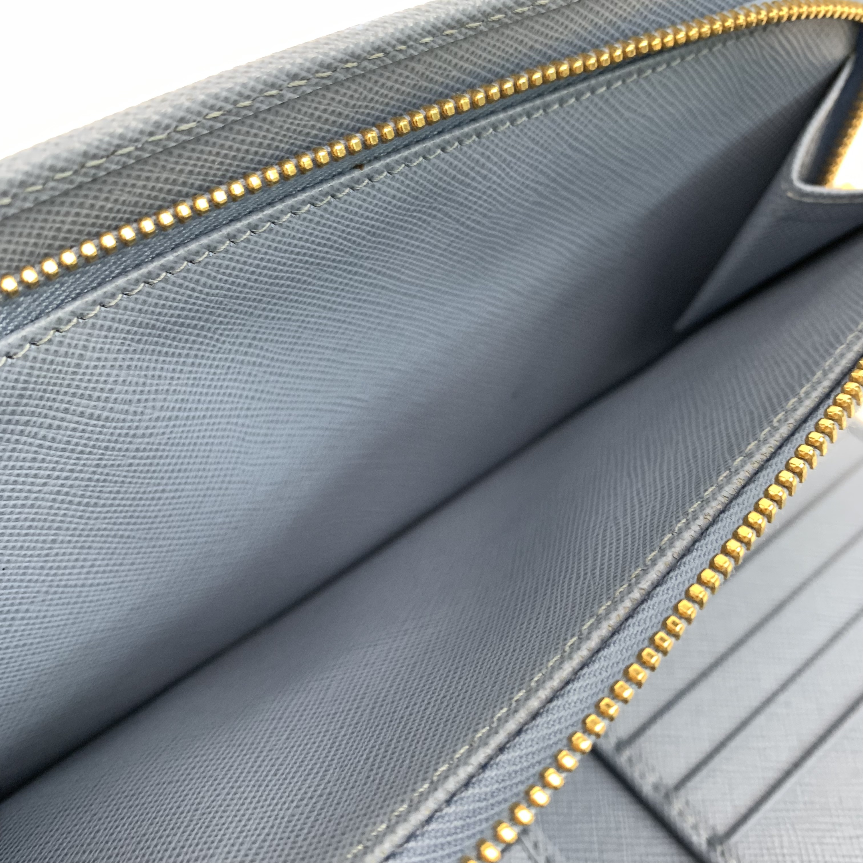 Prada///Cowhide/Wathet - Picture 12 of 14