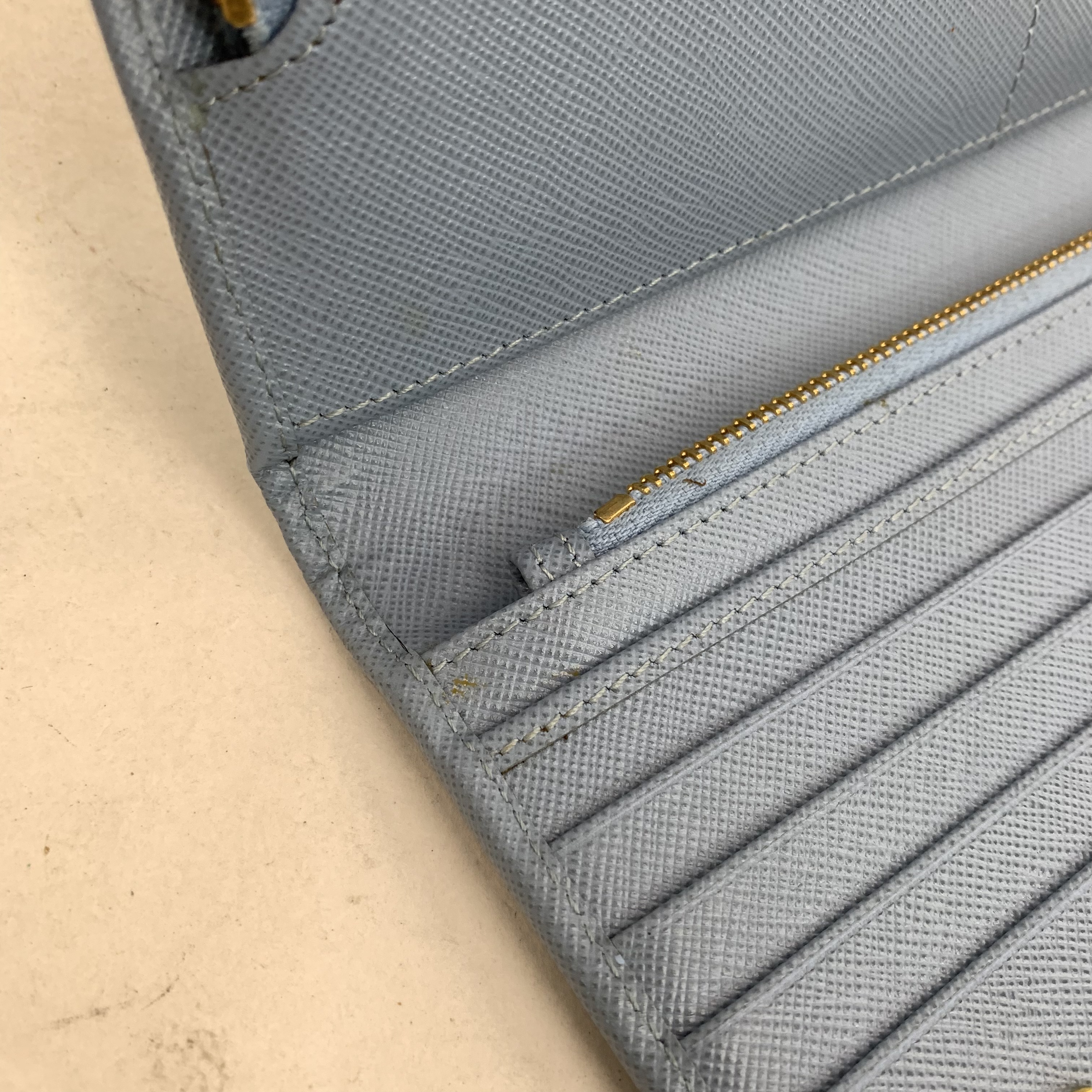 Prada///Cowhide/Wathet - Picture 13 of 14